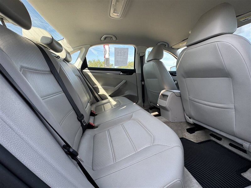 2015 Volkswagen Passat 1.8T Limited Edition - Photo 9 - Lexington, NE 68850