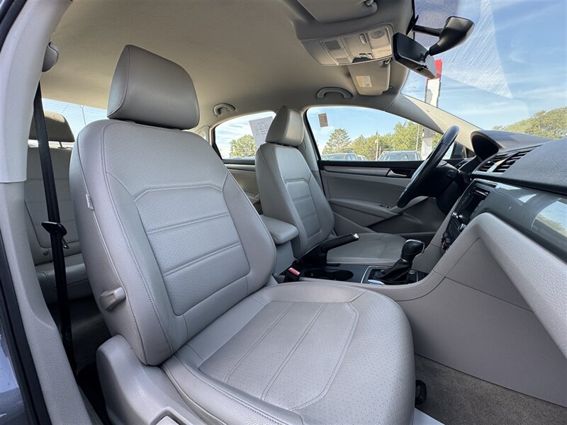 2015 Volkswagen Passat 1.8T Limited Edition - Photo 10 - Lexington, NE 68850
