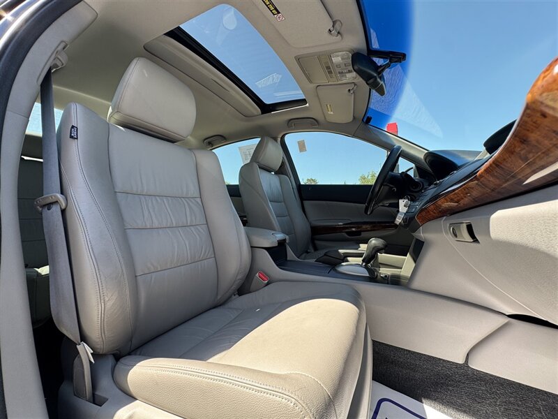 2011 Honda Accord EX-L - Photo 9 - Lexington, NE 68850