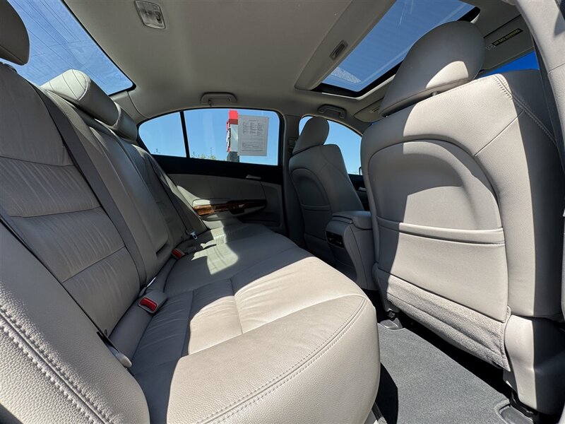 2011 Honda Accord EX-L - Photo 10 - Lexington, NE 68850