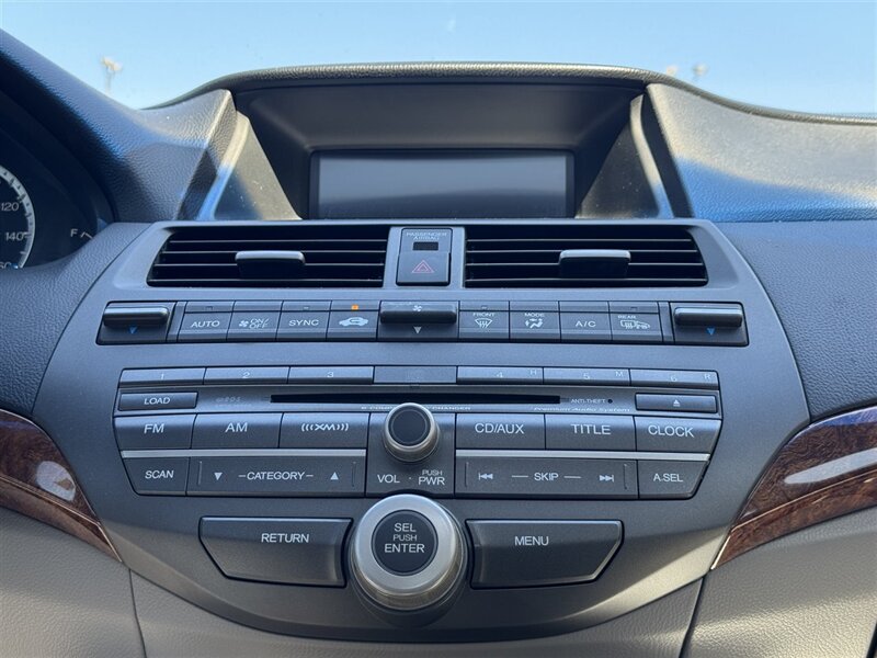 2011 Honda Accord EX-L - Photo 16 - Lexington, NE 68850