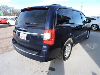 2015 Chrysler Town & Country Touring   - Photo 5 - Lexington, NE 68850