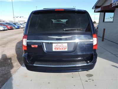 2015 Chrysler Town & Country Touring   - Photo 6 - Lexington, NE 68850