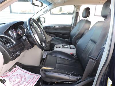 2015 Chrysler Town & Country Touring   - Photo 9 - Lexington, NE 68850