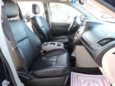 2015 Chrysler Town & Country Touring   - Photo 10 - Lexington, NE 68850