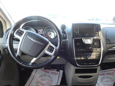 2015 Chrysler Town & Country Touring   - Photo 14 - Lexington, NE 68850