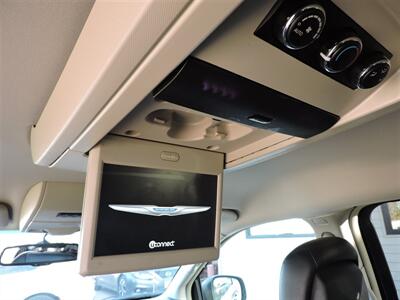 2015 Chrysler Town & Country Touring   - Photo 16 - Lexington, NE 68850
