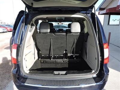 2015 Chrysler Town & Country Touring   - Photo 13 - Lexington, NE 68850
