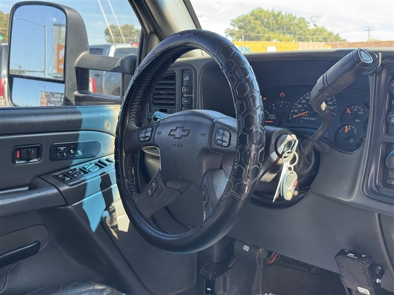 2006 Chevrolet Silverado 3500 LT2 - Photo 3 - North Platte, NE 69101
