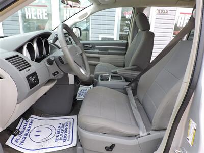 2009 Dodge Grand Caravan SXT - Photo 9 - Grand Island, NE 68801