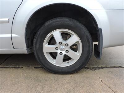 2009 Dodge Grand Caravan SXT - Photo 8 - Grand Island, NE 68801