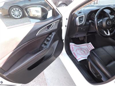 2017 Mazda Mazda3 Touring   - Photo 15 - Lexington, NE 68850