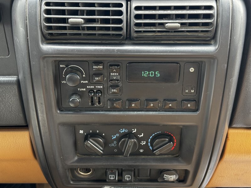 1998 Jeep Cherokee SE - Photo 15 - Grand Island, NE 68801