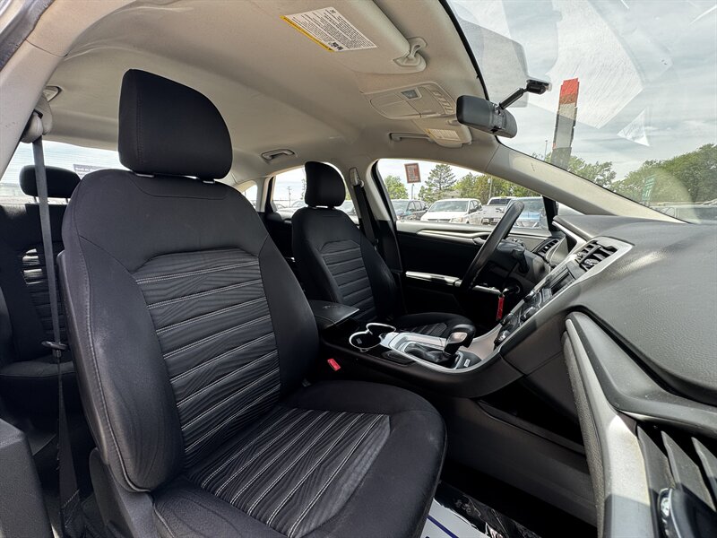 2016 Ford Fusion SE - Photo 10 - Lexington, NE 68850