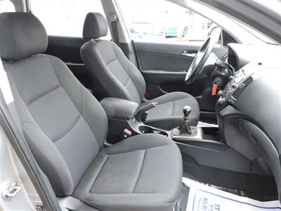 2009 Hyundai ELANTRA Touring - Photo 10 - Grand Island, NE 68801