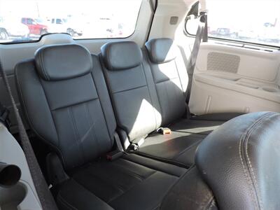 2010 Chrysler Town & Country Touring   - Photo 15 - Grand Island, NE 68801