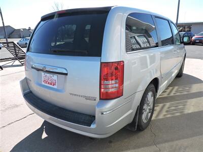 2010 Chrysler Town & Country Touring   - Photo 5 - Grand Island, NE 68801