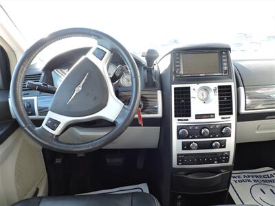 2010 Chrysler Town & Country Touring   - Photo 10 - Grand Island, NE 68801