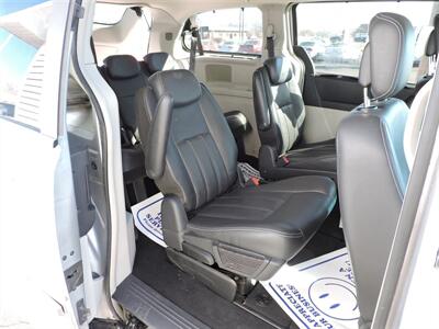 2010 Chrysler Town & Country Touring   - Photo 14 - Grand Island, NE 68801