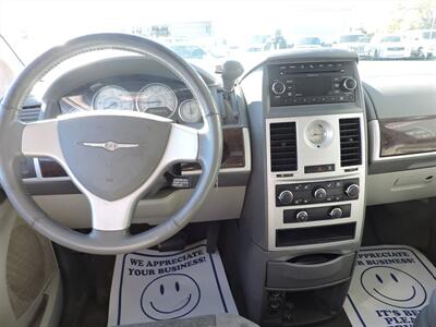 2010 Chrysler Town & Country Touring   - Photo 13 - Grand Island, NE 68801