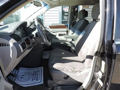 2010 Chrysler Town & Country Touring   - Photo 9 - Grand Island, NE 68801