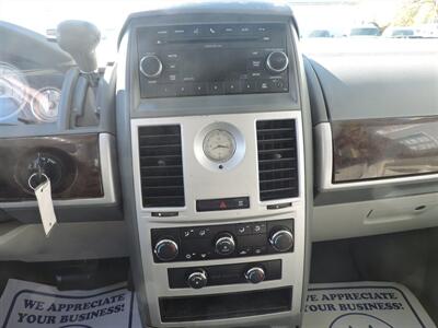 2010 Chrysler Town & Country Touring   - Photo 17 - Grand Island, NE 68801
