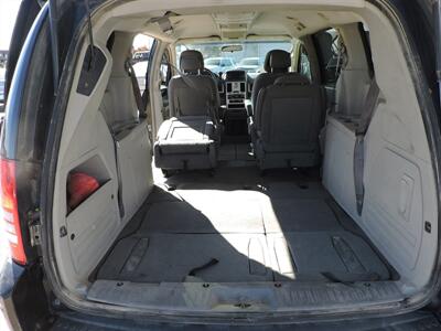 2010 Chrysler Town & Country Touring   - Photo 12 - Grand Island, NE 68801