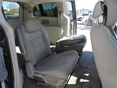 2010 Chrysler Town & Country Touring   - Photo 11 - Grand Island, NE 68801