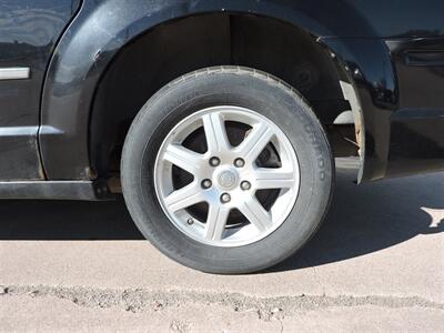 2010 Chrysler Town & Country Touring   - Photo 8 - Grand Island, NE 68801