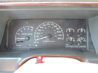 1999 Cadillac Escalade   - Photo 16 - Grand Island, NE 68801