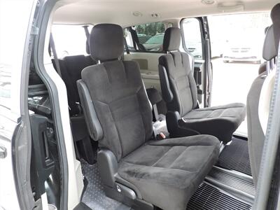 2016 Dodge Grand Caravan SXT   - Photo 11 - Lexington, NE 68850