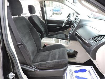 2016 Dodge Grand Caravan SXT   - Photo 10 - Lexington, NE 68850
