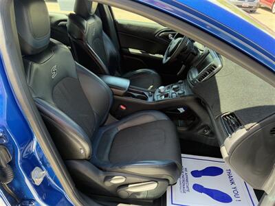 2015 Chrysler 200 S   - Photo 11 - Lexington, NE 68850