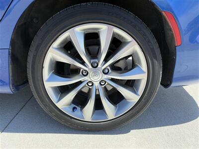 2015 Chrysler 200 S   - Photo 6 - Lexington, NE 68850