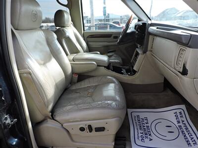 2004 Cadillac Escalade   - Photo 10 - Grand Island, NE 68801