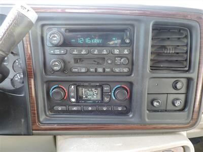 2004 Cadillac Escalade   - Photo 18 - Grand Island, NE 68801