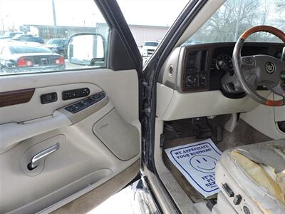 2004 Cadillac Escalade   - Photo 16 - Grand Island, NE 68801