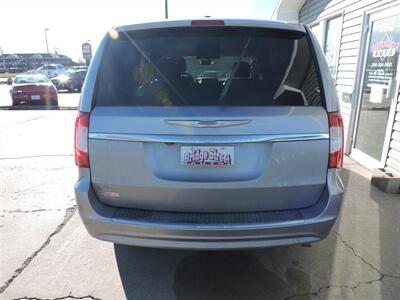 2015 Chrysler Town & Country Touring   - Photo 6 - Lexington, NE 68850