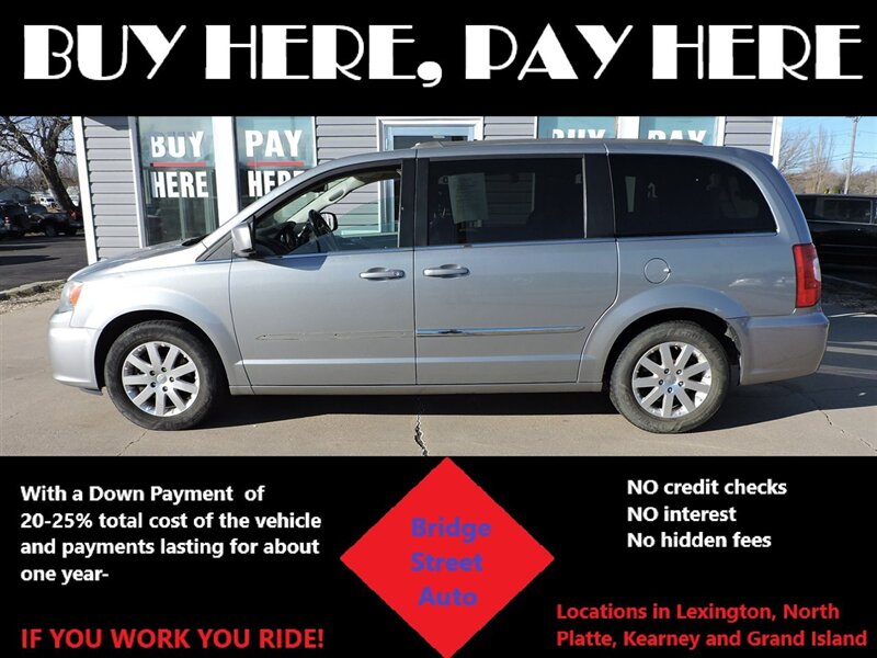 2015 Chrysler Town & Country Touring's photo