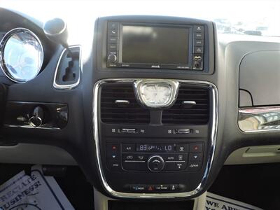 2015 Chrysler Town & Country Touring   - Photo 18 - Lexington, NE 68850