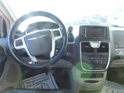 2015 Chrysler Town & Country Touring   - Photo 14 - Lexington, NE 68850