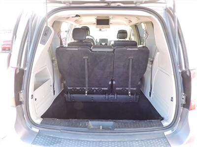 2015 Chrysler Town & Country Touring   - Photo 12 - Lexington, NE 68850