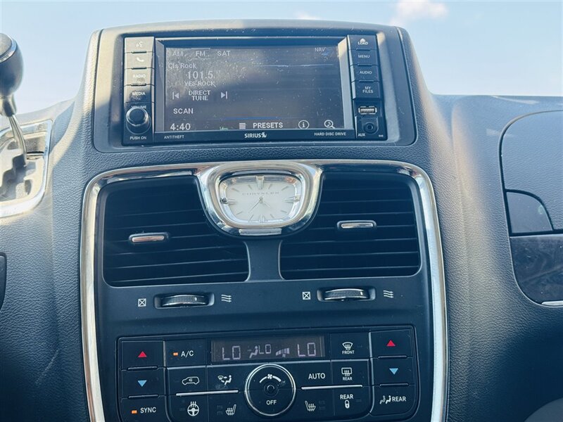 2014 Chrysler Town & Country Touring-L - Photo 17 - Lexington, NE 68850