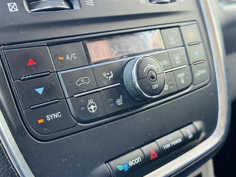 2014 Chrysler Town & Country Touring-L - Photo 18 - Lexington, NE 68850