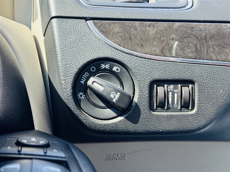 2014 Chrysler Town & Country Touring-L - Photo 16 - Lexington, NE 68850