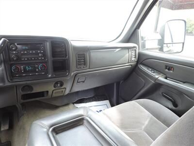 2006 GMC Sierra 2500 Work Truck   - Photo 13 - Lexington, NE 68850