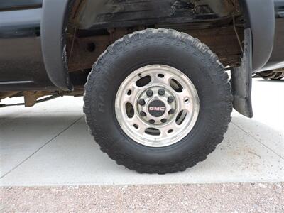 2006 GMC Sierra 2500 Work Truck   - Photo 8 - Lexington, NE 68850