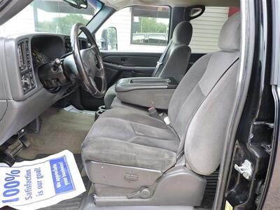 2006 GMC Sierra 2500 Work Truck   - Photo 9 - Lexington, NE 68850