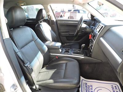 2010 Chrysler 300 Series Touring - Photo 10 - Lexington, NE 68850
