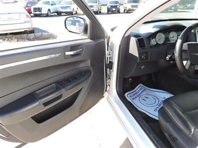 2010 Chrysler 300 Series Touring - Photo 15 - Lexington, NE 68850